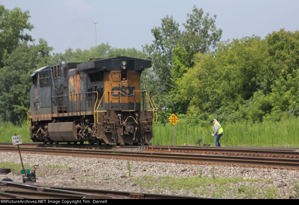 CSX 584 on M367